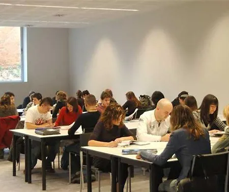 Agora Bcn. Residencia Universitaria Internacional *